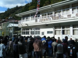 片魚ふるさと祭り　餅ひらい